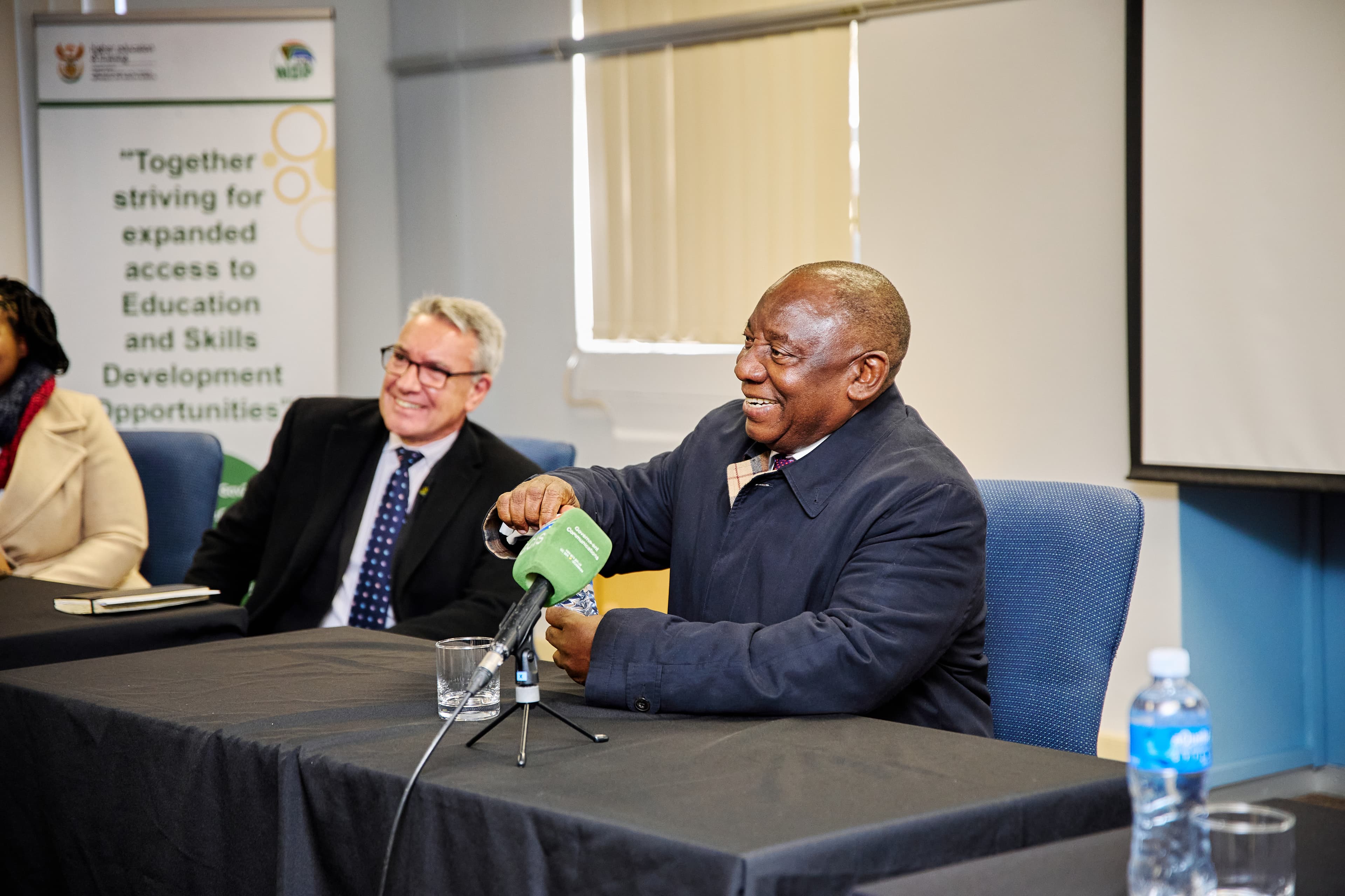 Mendy Studios motion background